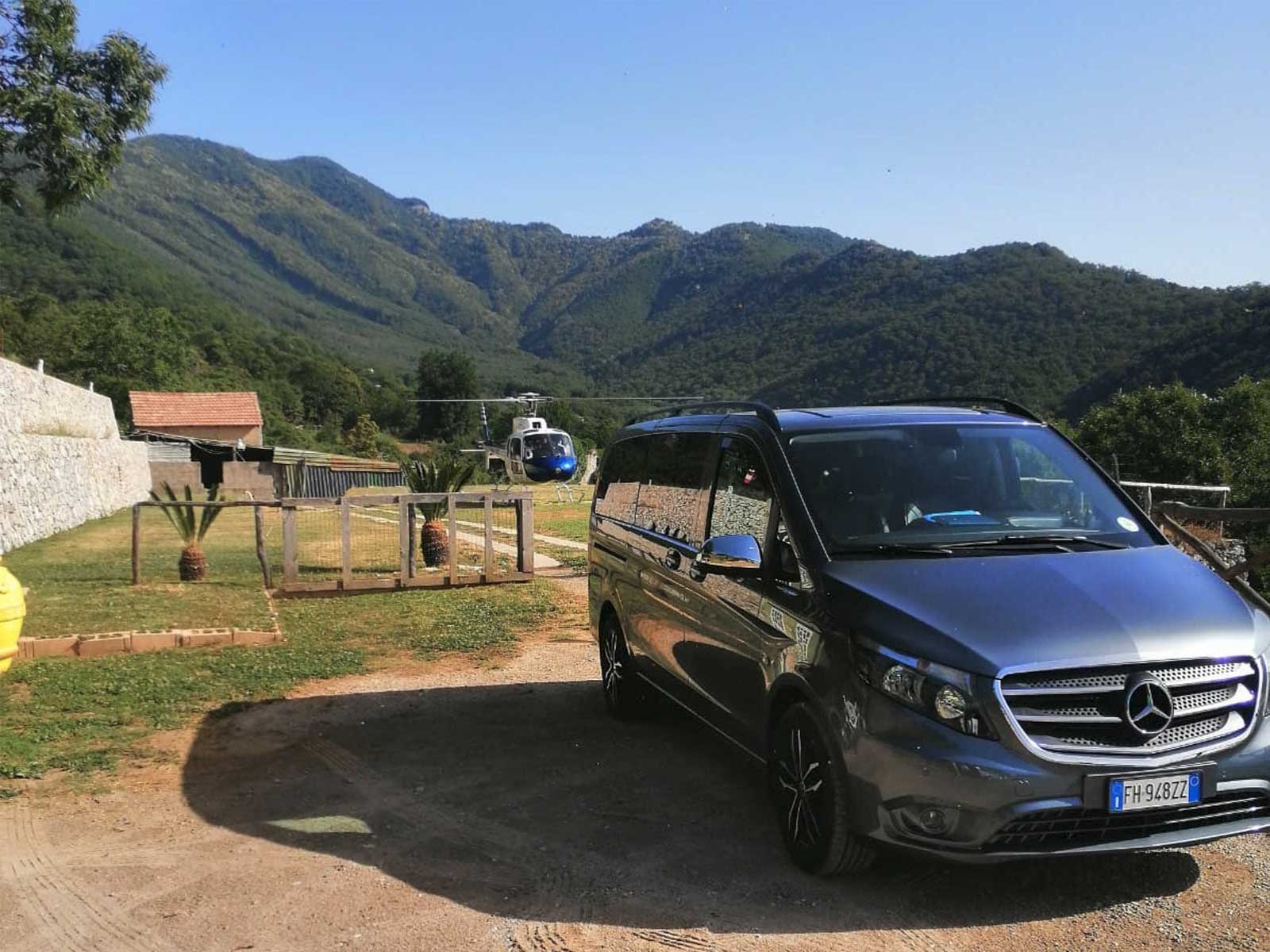 Vista dall'elicottero sulla Costiera